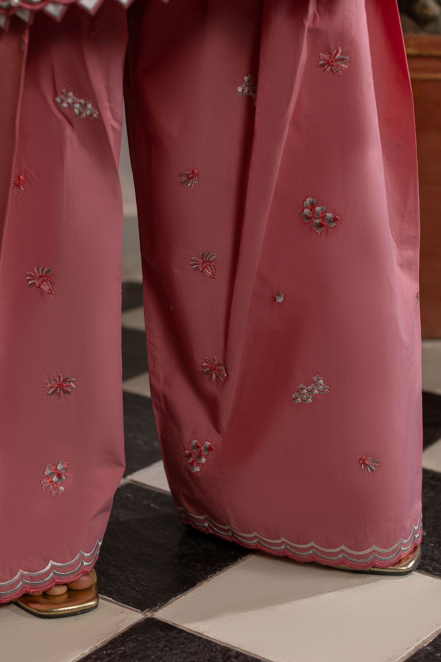 Crepe Pink Embroidered Cambric Cotton Suit – view 4