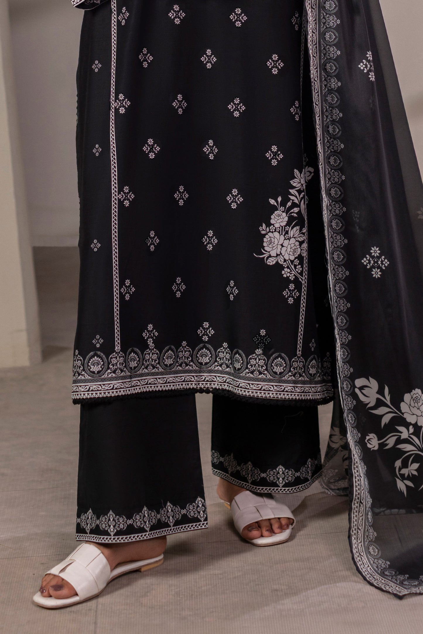 Black Embroidered Cotton Suit 01 – view 3