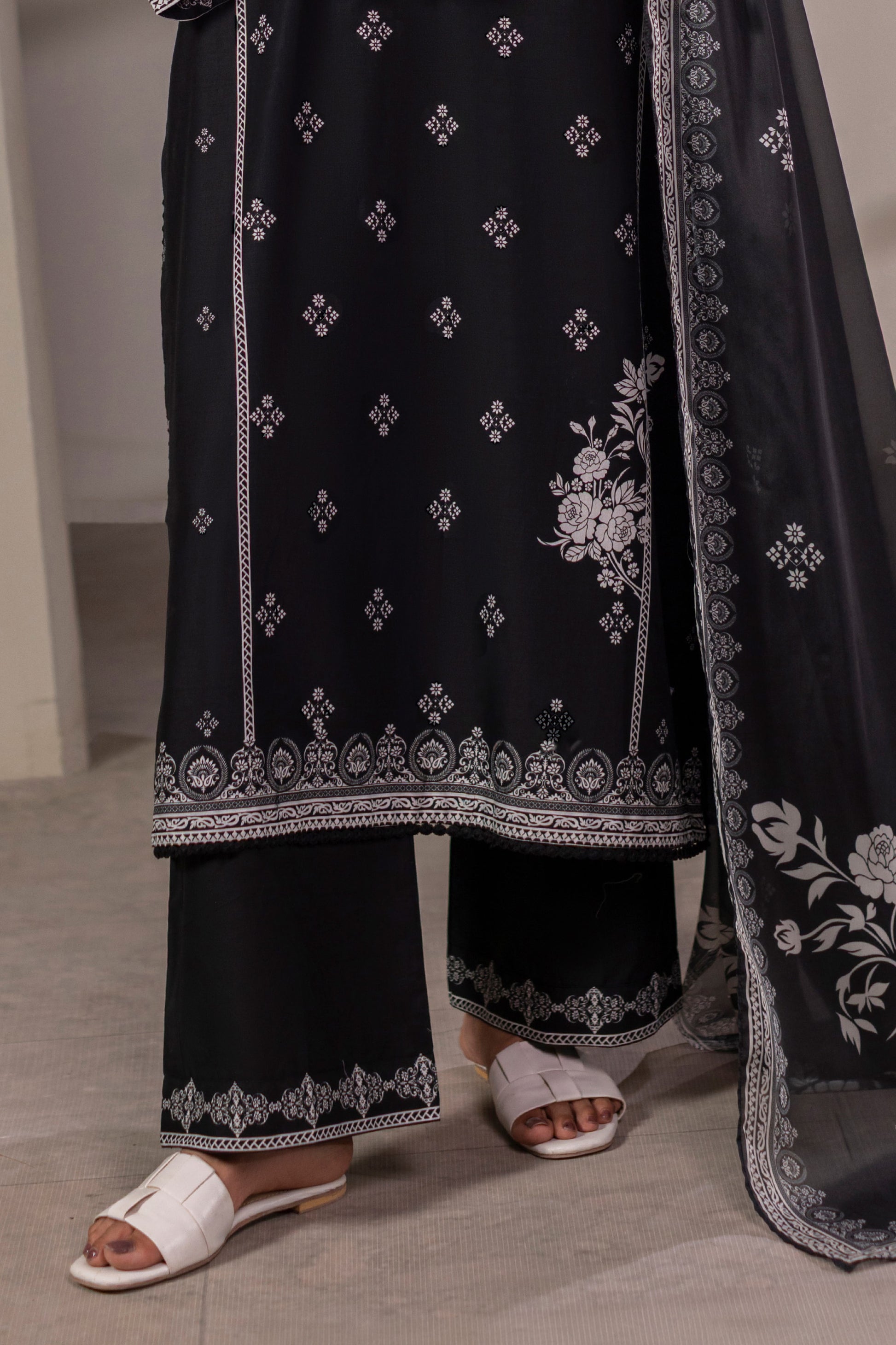 Black Embroidered Cotton Suit 01 – view 3